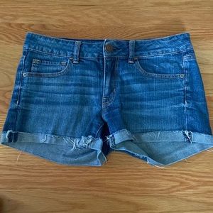American Eagle Stretch mid-rise jean shorts, medium wash, size 6, like-new!